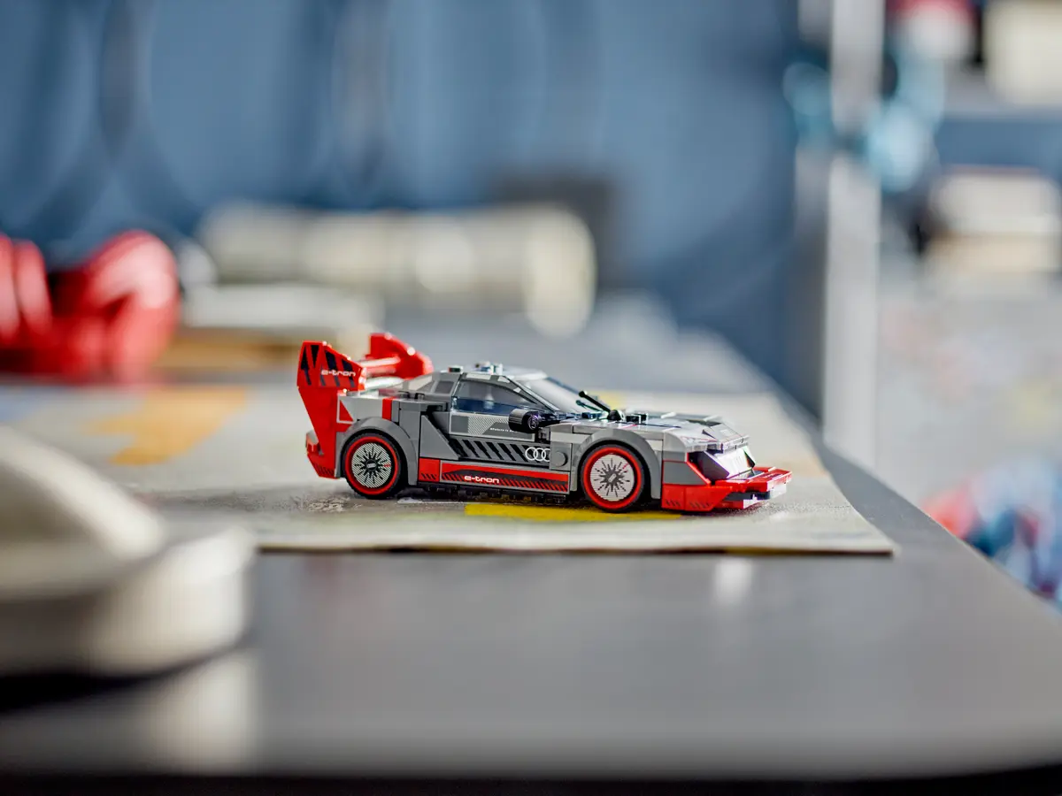 Coche de Carreras Audi S1 e-tron quattro (Lego 76921): imagen 3