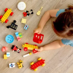Tren de Cumpleaños de Mickey y Minnie (Lego 10941): imagen 6